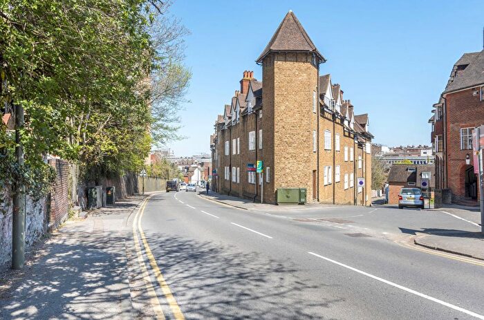 1 Bedroom Flat To Rent In Portsmouth Road, Guildford, GU2