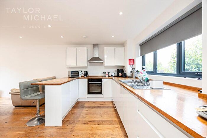 3 Bedroom Terraced House To Rent In Woodbourne Avenue, Brighton, BN1