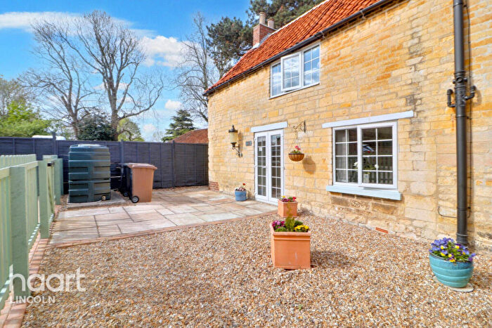 2 Bedroom Cottage For Sale In High Street, Leadenham, LN5