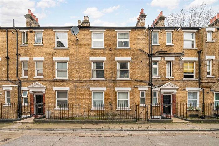 1 Bedroom Flat To Rent In Preston Close, Elephant And Castle, SE1