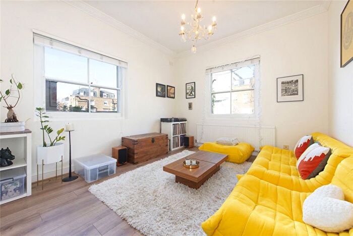 2 Bedroom Flat To Rent In Westbourne Grove, London, W11