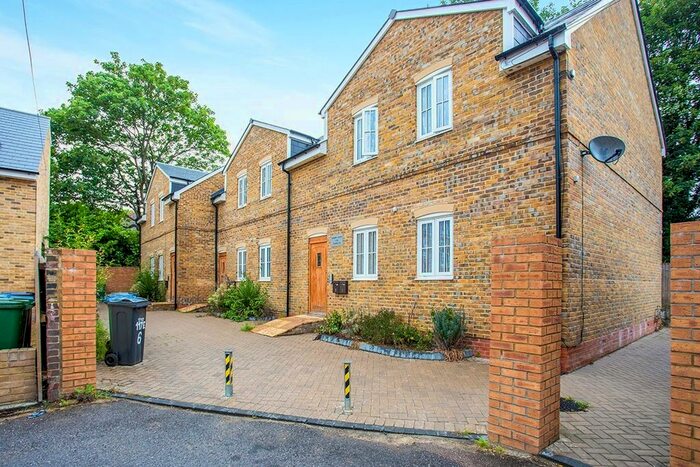 2 Bedroom Flat To Rent In St. Albans Road, Watford, WD17