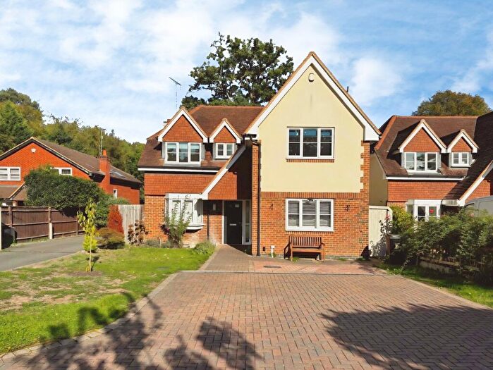 4 Bedroom Detached House To Rent In Alexander Close, Finchampstead, Wokingham, RG40