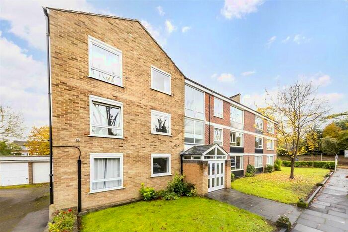 2 Bedroom Flat To Rent In Branstone Road, Kew, Richmond TW9