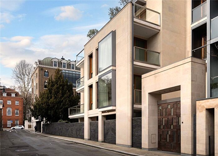 3 Bedroom Flat For Sale In Montrose Place, London, SW1X