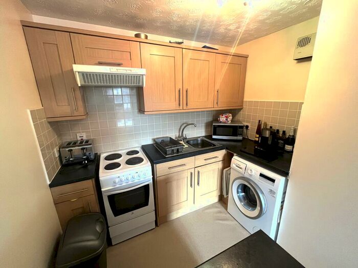 1 Bedroom Flat To Rent In Beaufort Close, Higham Station Avenue, Chingford, E4