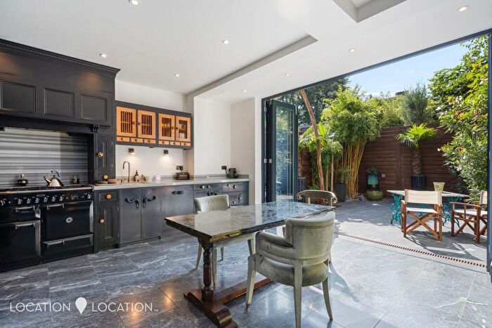 4 Bedroom Terraced House For Sale In Albion Road, London, N16