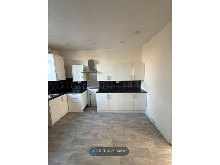 2 Bedroom Terraced House To Rent In Shaw Road, Oldham, OL2