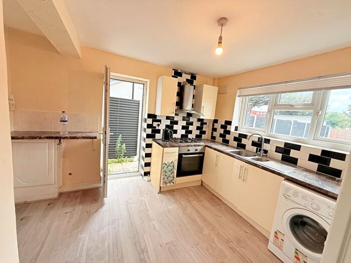1 Bedroom Flat To Rent In Longhayes Avenue, Chadwell Heath, RM6