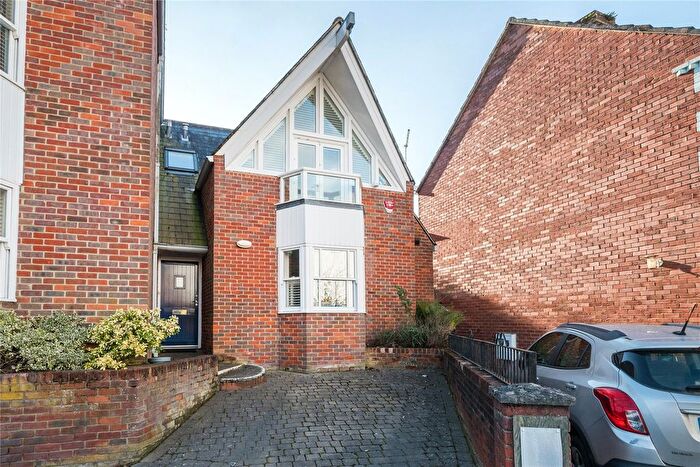 3 Bedroom End Terrace House For Sale In Waterloo Road, Lymington, Hampshire, SO41