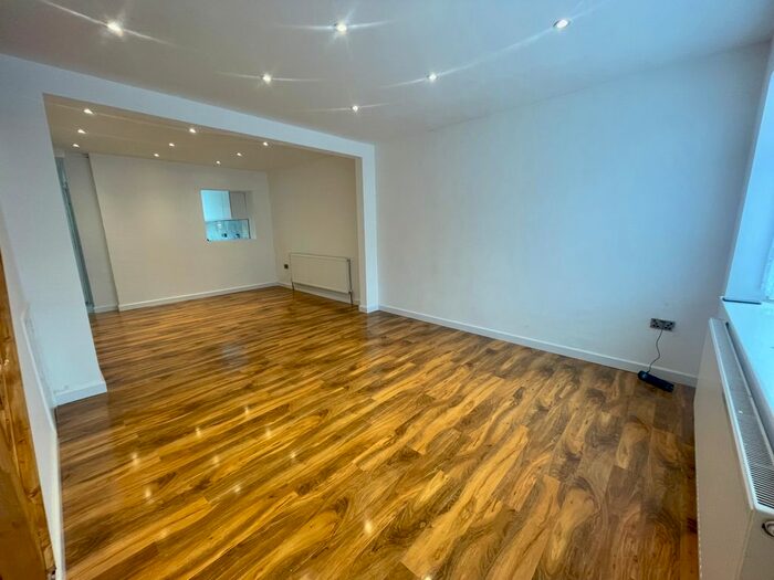 5 Bedroom Property To Rent In Sunningdale, Luton, LU2