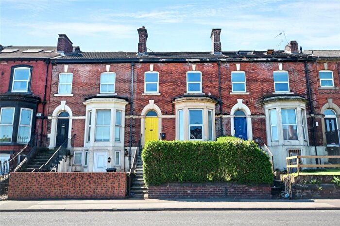 3 Bedroom Terraced House To Rent In Cemetery Road, Beeston, Leeds, LS11