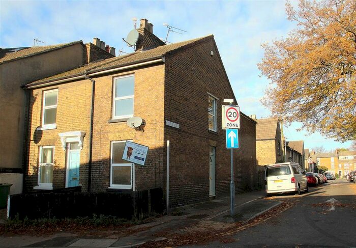 2 Bedroom End Of Terrace House To Rent In Alexandra Street, Maidstone, Kent, ME14