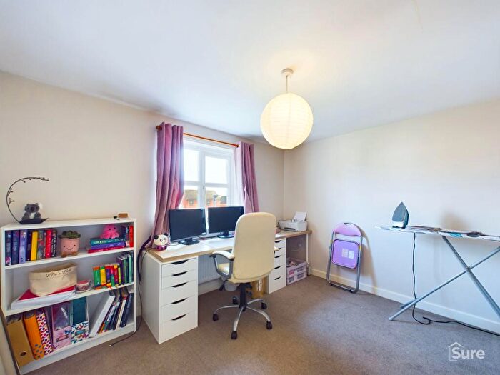 2 Bedroom Apartment To Rent In College Green Walk, Mickleover, DE3