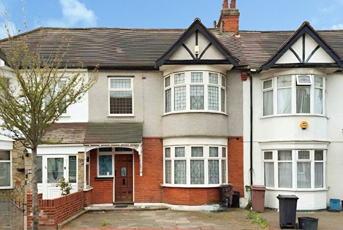 3 Bedroom Terraced House For Sale In Bute Road, Ilford, IG6