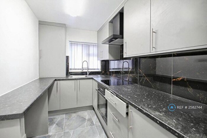 2 Bedroom Flat To Rent In Slough Road, Iver, SL0