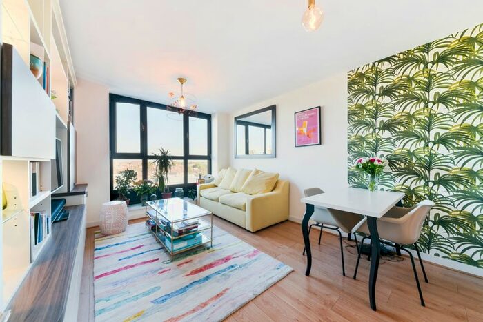 1 Bedroom Flat To Rent In The Sphere, Hallsville Road, Canning Town E16