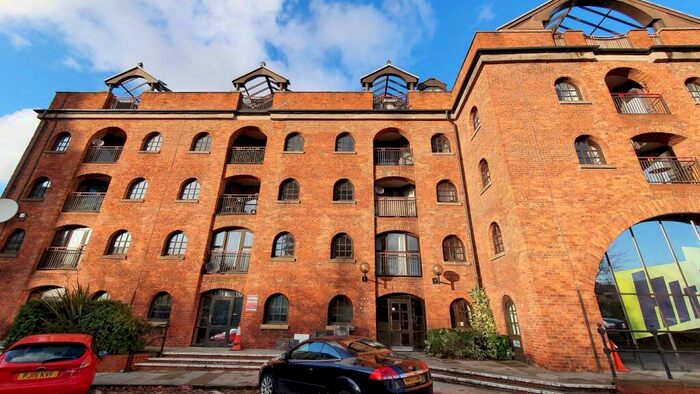 2 Bedroom Apartment To Rent In Castle Quay, M15