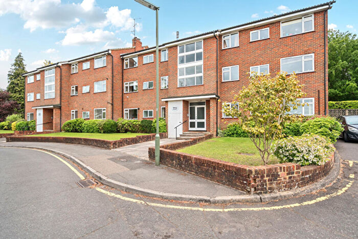 2 Bedroom Flat For Sale In Beech Court, Easington Place, Guildford, GU1