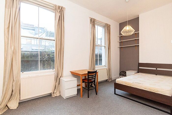 Studio To Rent In Powis Square, Notting Hill, London, W11