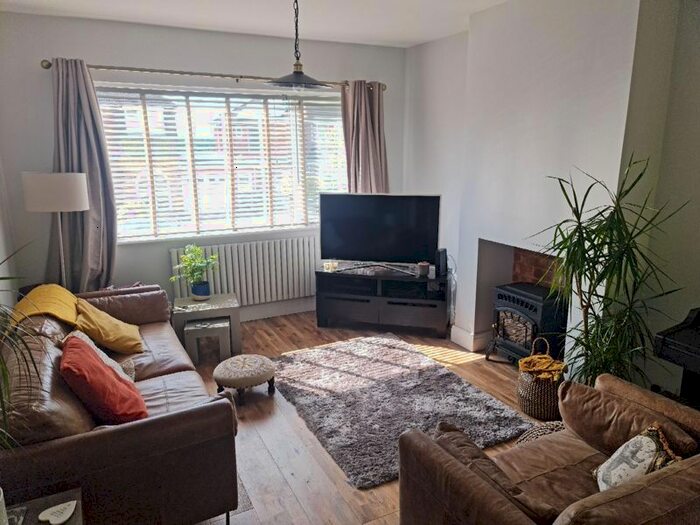 3 Bedroom Semi-Detached House To Rent In Cornhill Grove, Stirchley, Birmingham, B30