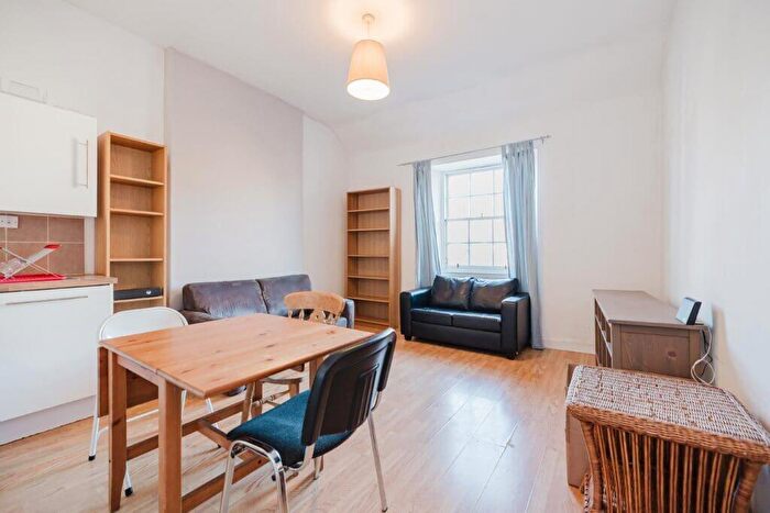 2 Bedroom Flat To Rent In L Guthrie Street, Edinburgh, EH1
