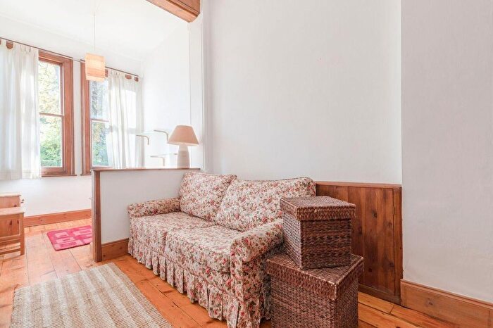 2 Bedroom Flat For Sale In Camperdown House, Alma Road, Windsor, SL4