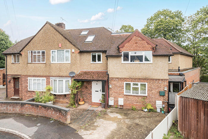 5 Bedroom Semi-Detached House For Sale In Segrave Close, Weybridge, KT13