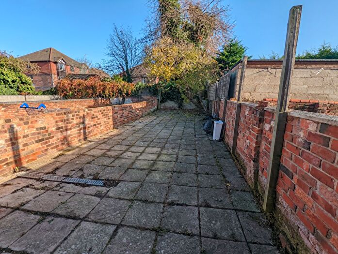 4 Bedroom Terraced House To Rent In De Beauvoir Road, Reading, RG1