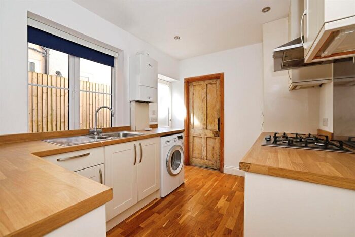 3 Bedroom Terraced House For Sale In Kingsland Road, Salisbury, SP2