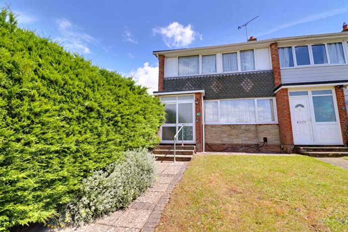 3 Bedroom Semi Detached House For Sale In Tanner's Ridge, Waterlooville, PO7
