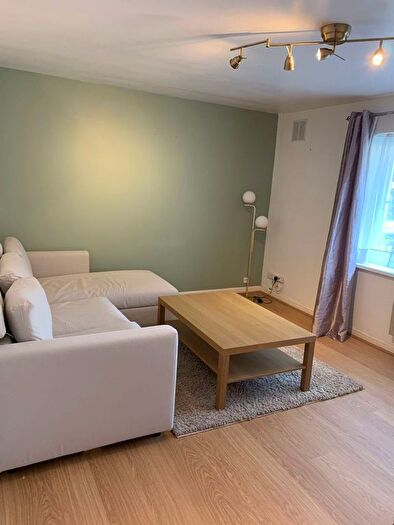 2 Bedroom Flat To Rent In Harewood Court, College Avenue, Harrow, Greater London, HA3