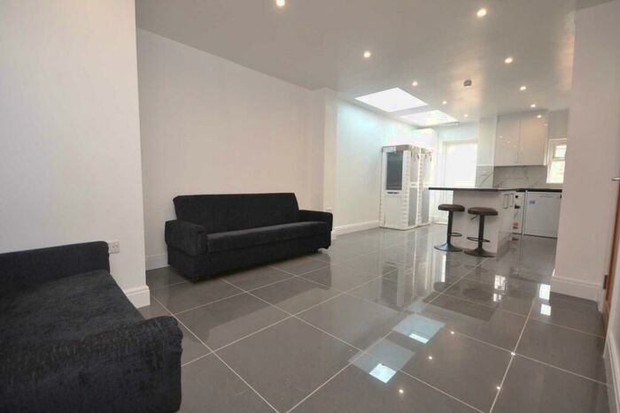 6 Bedroom Terraced House To Rent In Newark Street, Reading, RG1