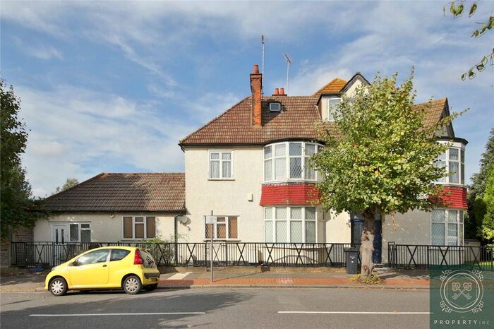 6 Bedroom Semi-Detached House To Rent In The Drive, London, NW11