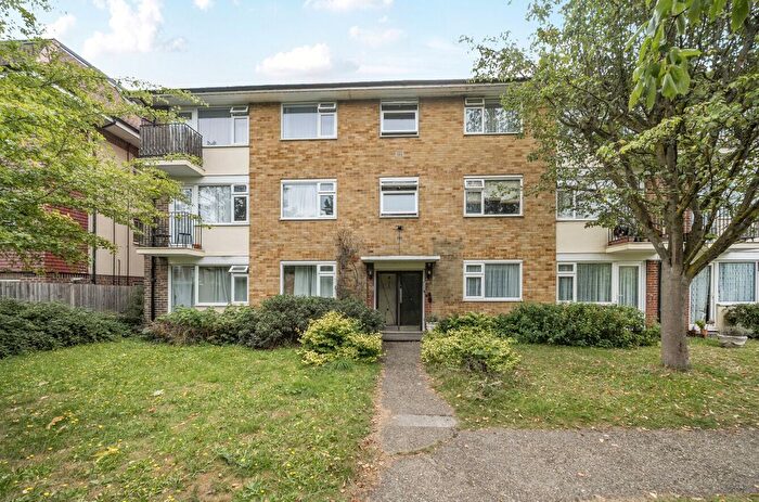 2 Bedroom Flat For Sale In Imperial Gardens, Mitcham, CR4