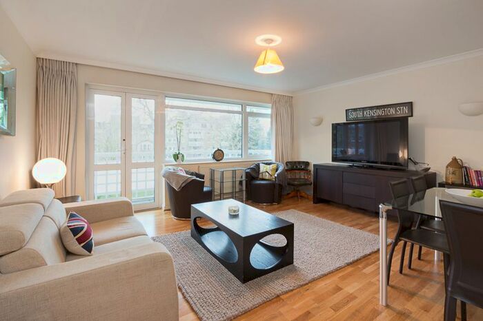 2 Bedroom Flat To Rent In Elm Park Gardens, London, SW10