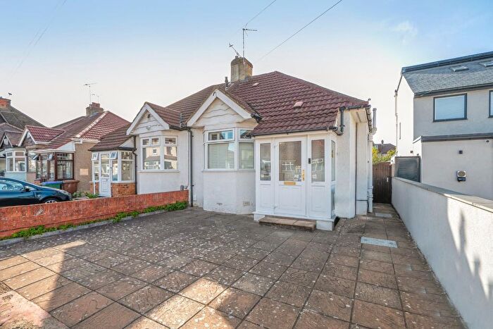 2 Bedroom Semi Detached Bungalow For Sale In Sydney Road, London, SE2