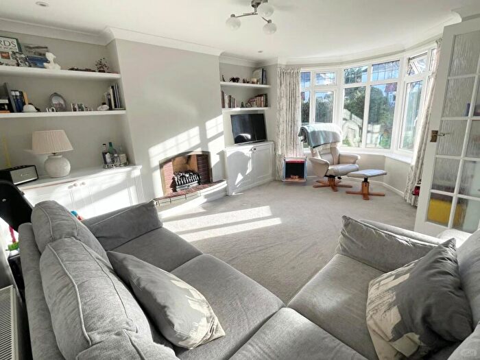 3 Bedroom Flat To Rent In Blenheim Road, BR6