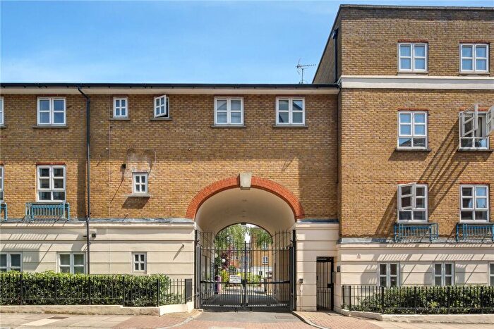 2 Bedroom Flat To Rent In Fuller Close, London, E2