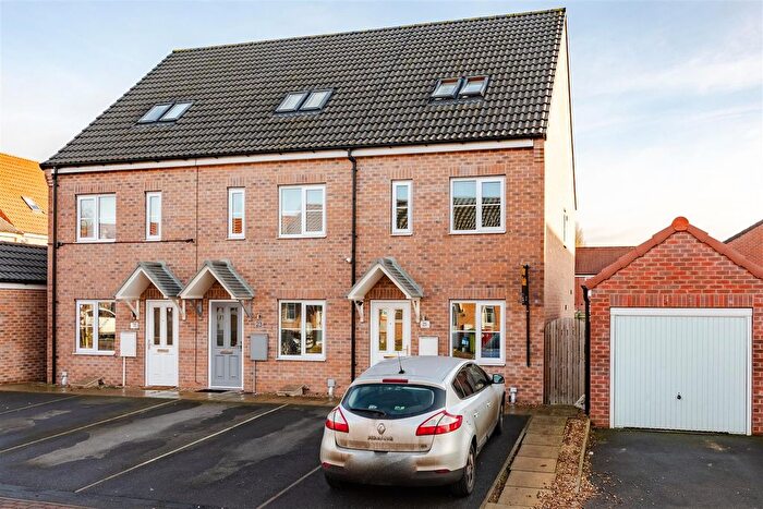 3 Bedroom End Of Terrace House For Sale In Woodside Drive, Scunthorpe, DN17