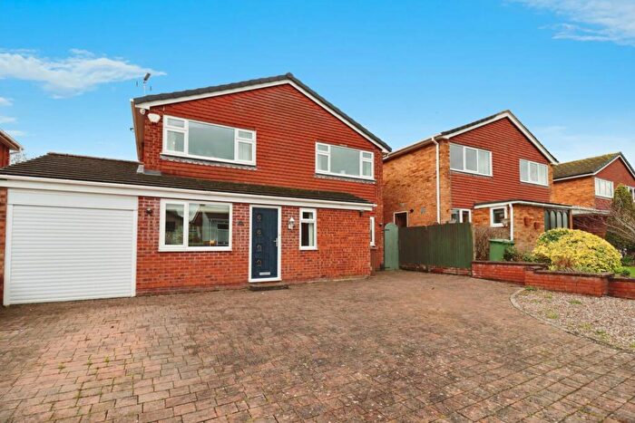 4 Bedroom Link Detached House For Sale In Lawns Avenue, Raby Mere, CH63