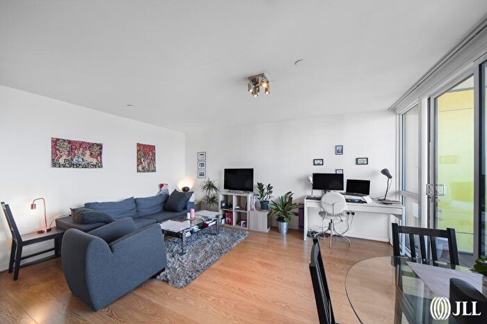 1 Bedroom Apartment To Rent In Panoramic Tower, Hay Currie Street, E14