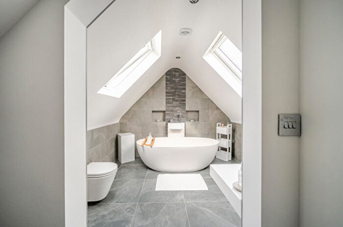 6 Bedroom Detached House For Sale In Kingsley Square, Fleet, Hampshire, GU51