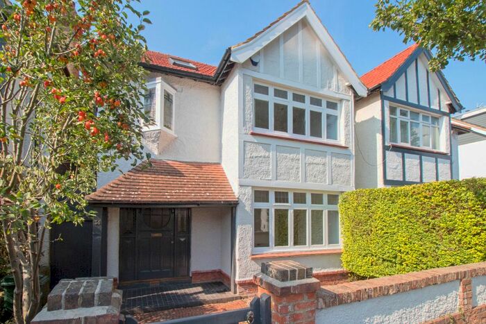 4 Bedroom Semi-Detached House To Rent In Hogarth Road, Hove, BN3