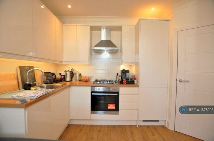 1 Bedroom Flat To Rent In High Road, London, N2
