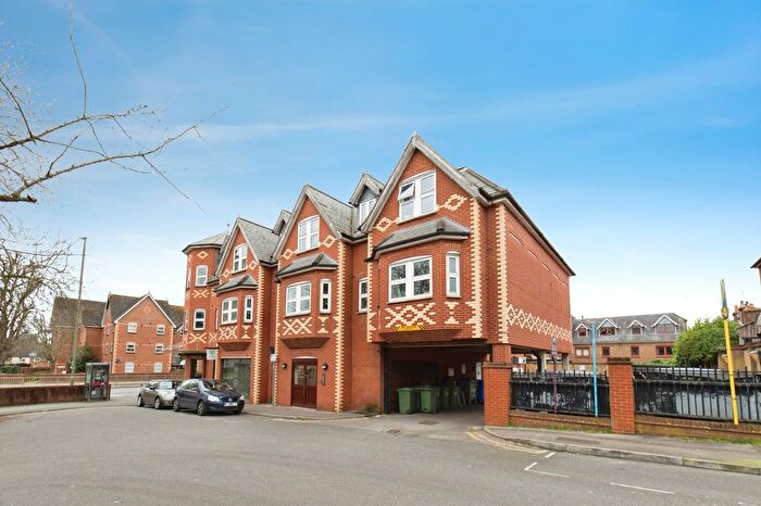 1 Bedroom Flat For Sale In Church Road, Guildford, Surrey, GU1