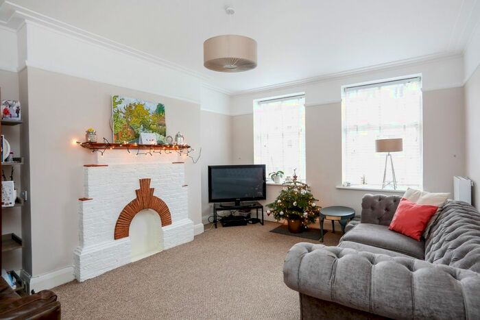 2 Bedroom Flat To Rent In Richmond Hill Court, Richmond, TW10