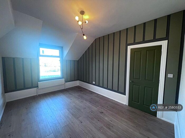 3 Bedroom Flat To Rent In High Road Leyton, London, E10