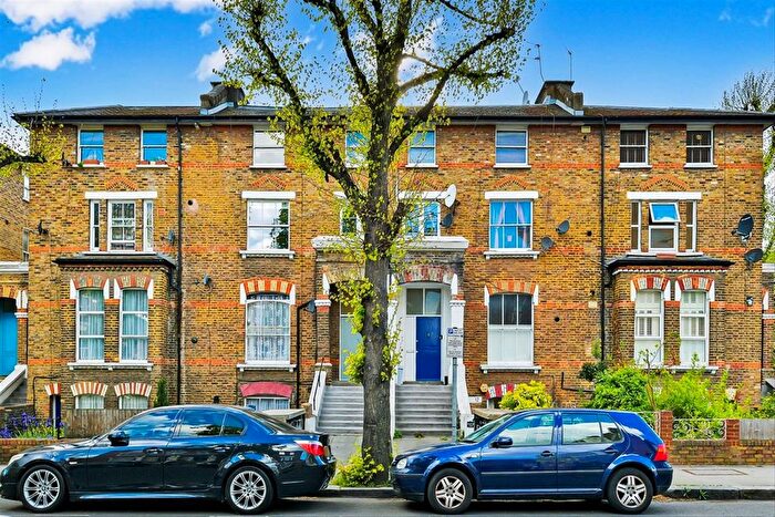 2 Bedroom Flat To Rent In Coningham Road, Shepherds Bush, W12