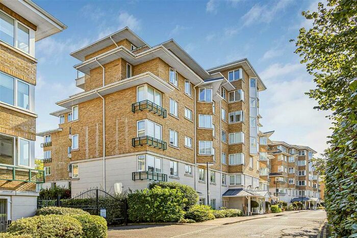 3 Bedroom Flat To Rent In Strand Drive, Kew, Richmond, TW9